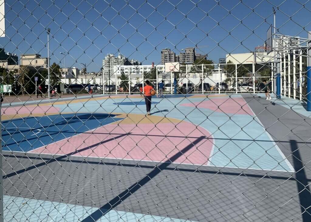 馬卡龍公園籃球場
