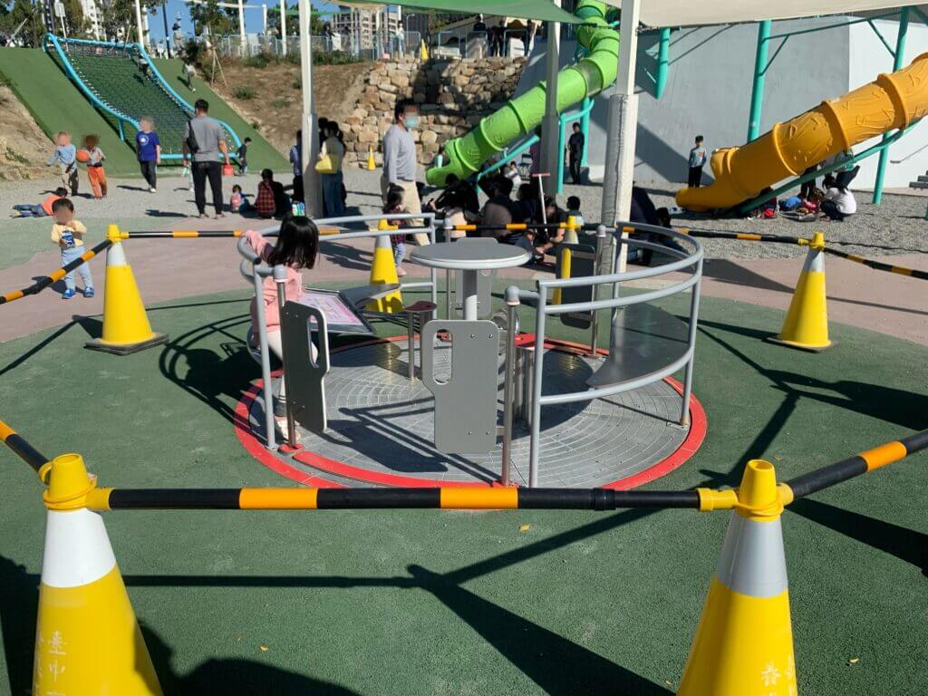 馬卡龍公園輪椅旋轉盤