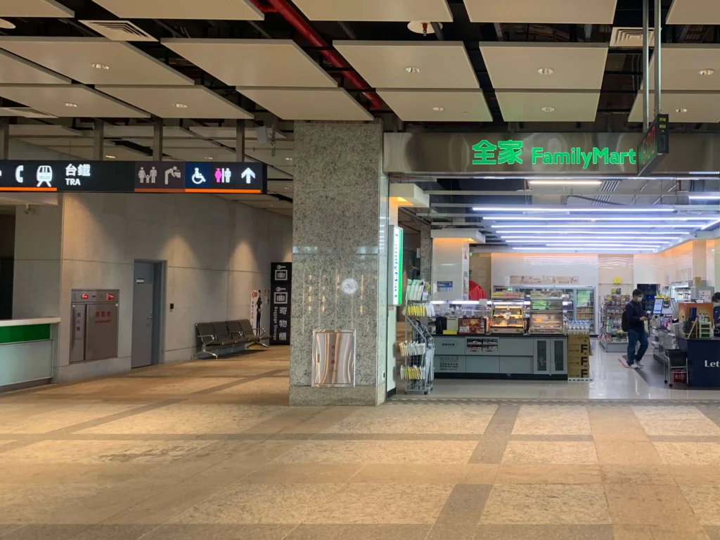 高鐵苗栗站便利商店